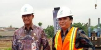 Anies Baswedan bersama tersangka korupsi proyek rumah DP Rp 0, Yoory Corneles, Direktur PD Pembangunan Sarana Jaya.