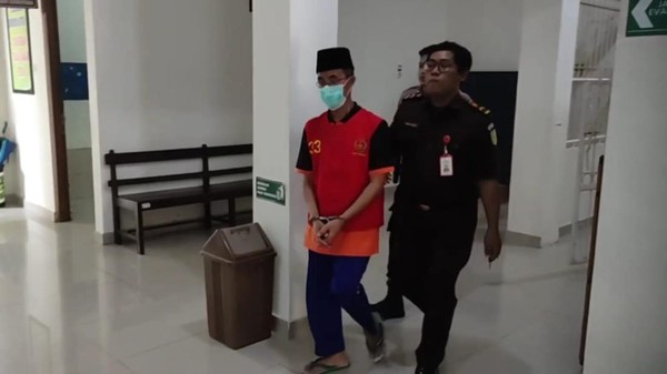 kiai-di-trenggalek-hamili-santri-jalani-sidang-tuntutan_169