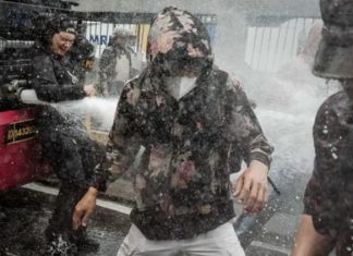 Ada Aksi Demo, Prabowo Malah Bagi-bagi Tanda Kehormatan