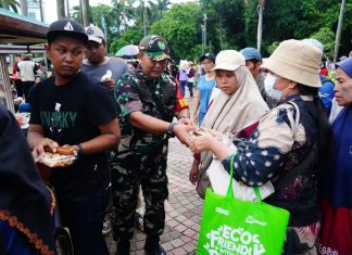 Ribuan Warga Nikmati Makan Gratis di Kawasan Monas